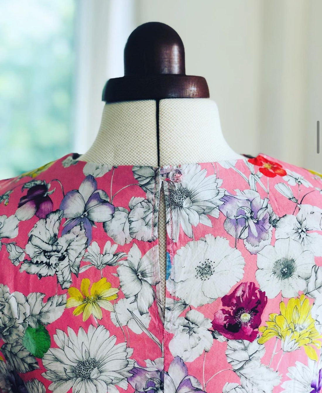 How to create a keyhole opening in a centre-back seam